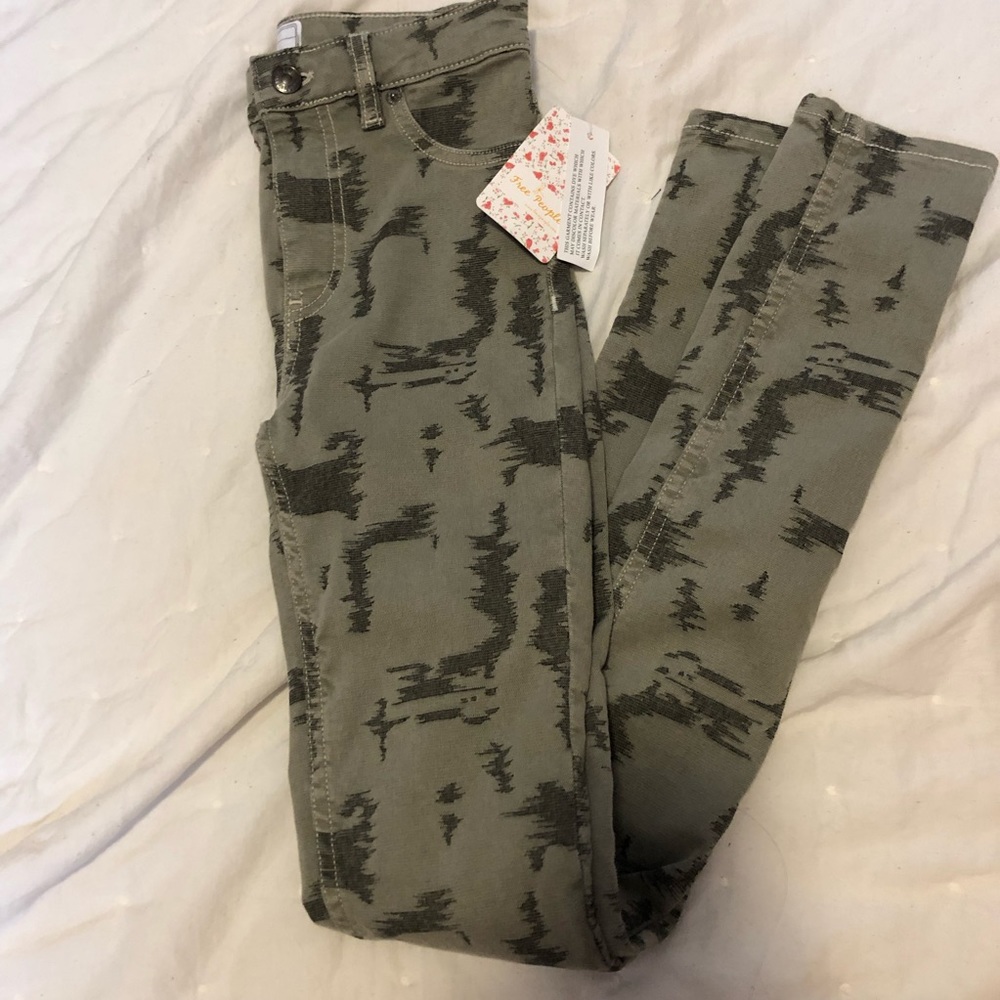 Free People Size 24 Skinny Jeans NWT MAKE AN OFFER
